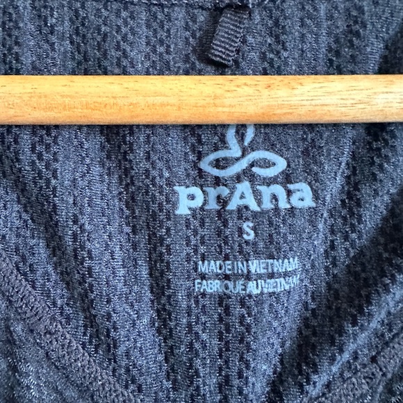 PrAna Women’s Gray Helani Sheer Athletic High-Low Tee Size Small EUC - Picture 10 of 11